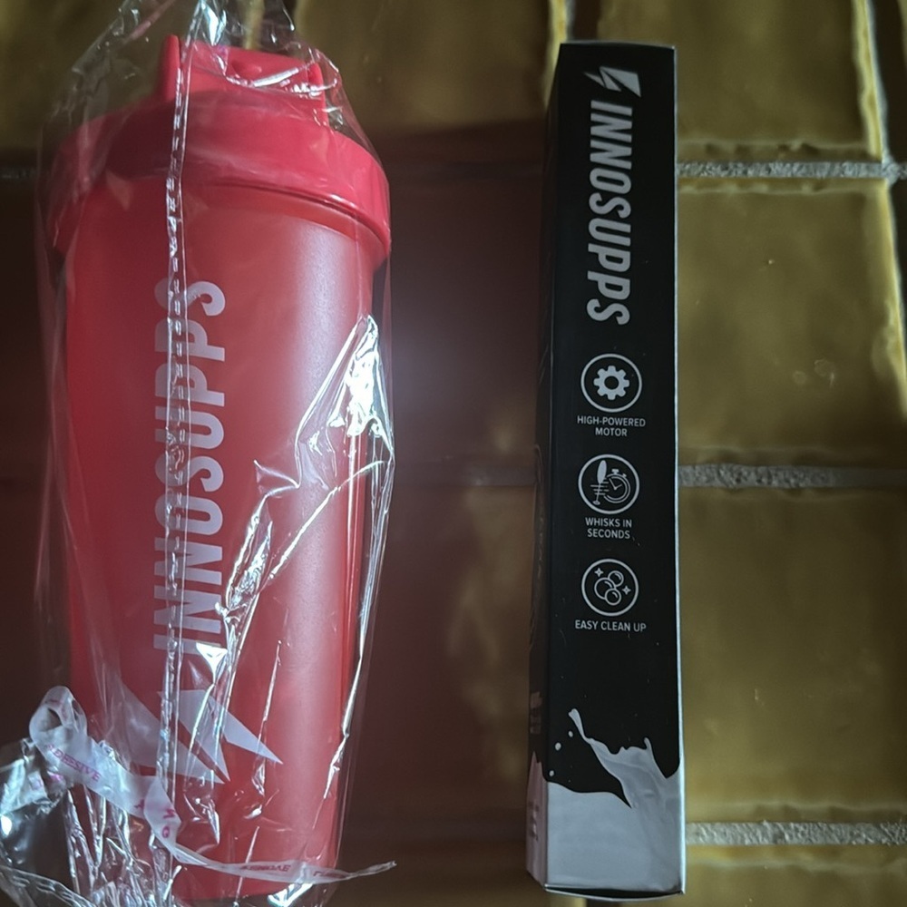 Innosupps Red Shaker Bottle - 20oz & Frother — image 2 of 3